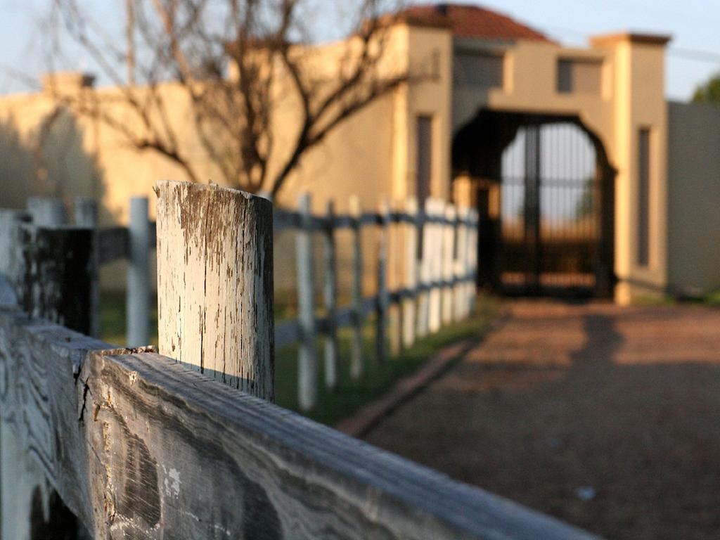 La Vue Guesthouse Johannesburg Exterior photo